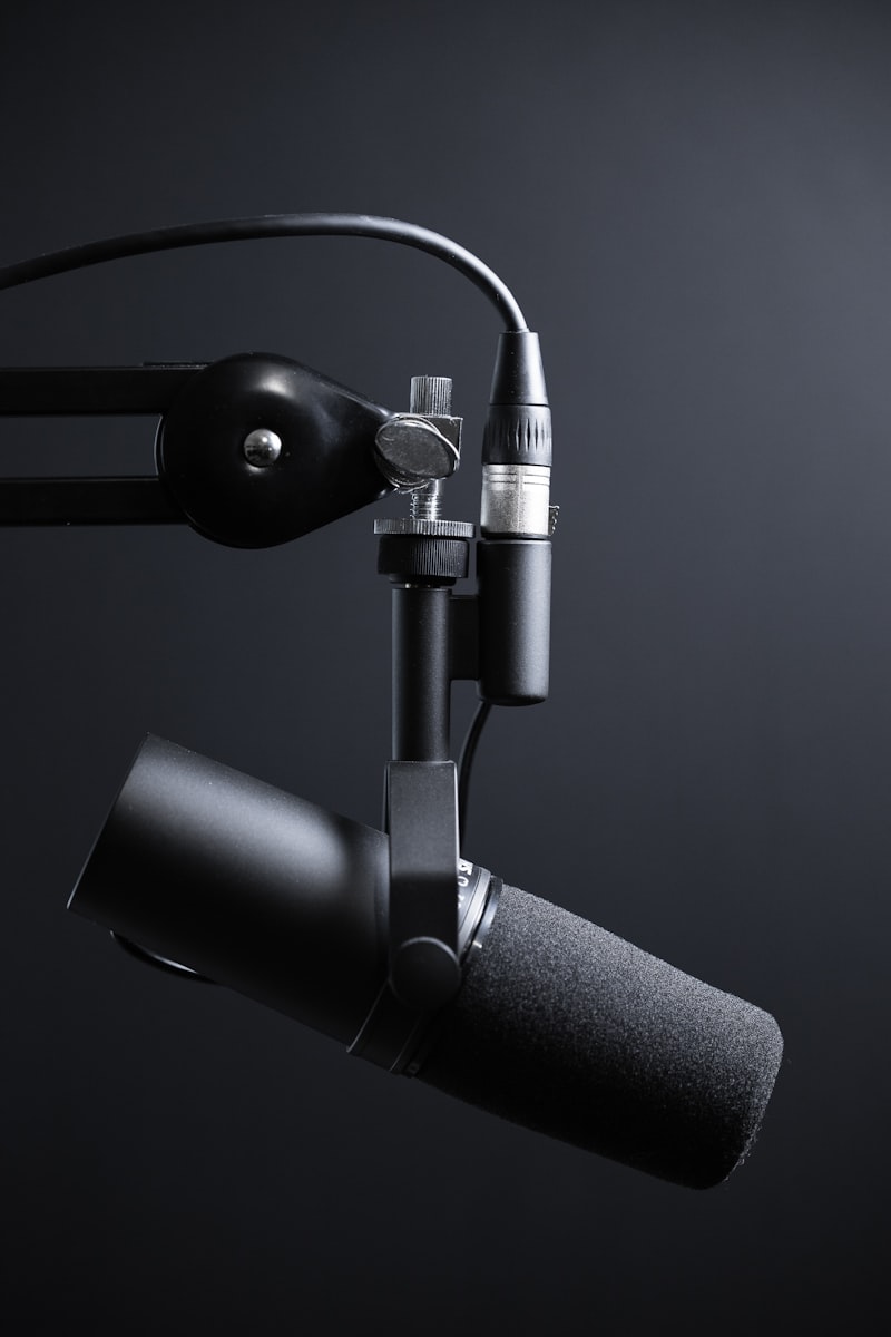 Podcast Equipment im Studio